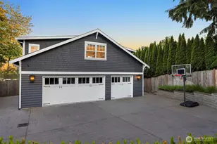 1029 3rd St, Kirkland, WA 98033 - Photo 2