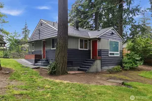1027 S 124th St, Seattle, WA 98168 - Photo 2