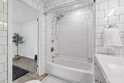 1027 S 124th Street, Seattle, WA 98168 - Photo 16