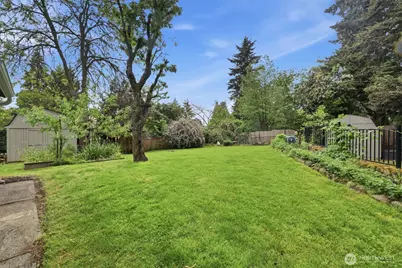 1027 S 124th Street, Seattle, WA 98168 - Photo 22