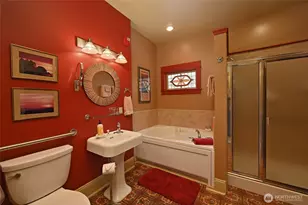 10425 E Riverside Dr, Bothell, WA 98011 - Photo 30
