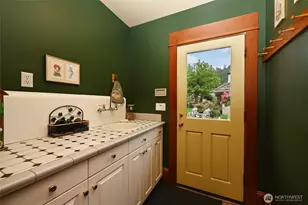 10425 E Riverside Dr, Bothell, WA 98011 - Photo 16