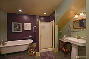 10425 E Riverside Dr, Bothell, WA 98011 - Photo 32
