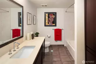 2033 2nd Ave, Seattle, WA 98121 - Photo 24