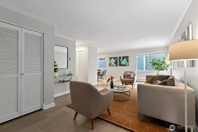 6557 4th Avenue NE #9, Seattle, WA 98115 - Photo 2