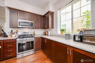 6910 31st Avenue SW, Seattle, WA 98126 - Photo 8