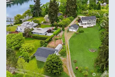 15390 Broom Street NE, Bainbridge Island, WA 98110 - Photo 4