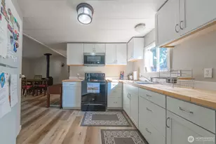7427 154th Street E, Puyallup, WA 98375 - Photo 2