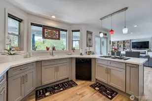 1308 11th St Pl SW, Puyallup, WA 98371 - Photo 6