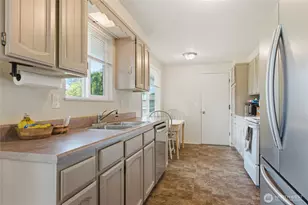 709 Enterprise Dr NE, Lacey, WA 98516 - Photo 6