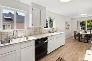 3933 S Mead St, Seattle, WA 98118 - Photo 8