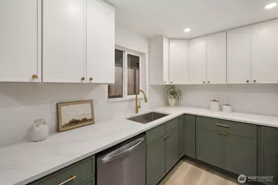 5810 57th Avenue NE, Seattle, WA 98105 - Photo 16