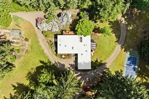 870 10th Ln, Fox Island, WA 98333 - Photo 1