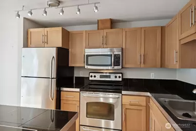 3661 Phinney Ave N #204, Seattle, WA 98103 - Photo 4