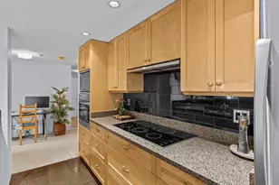 121 Vine St, Seattle, WA 98121 - Photo 12