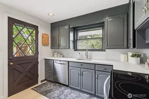6321 18th Ave NE, Seattle, WA 98115 - Photo 10