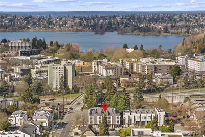 7005 9th Avenue NE, Seattle, WA 98115 - Photo 2
