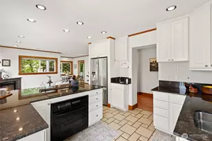 6716 37th Ave SW, Seattle, WA 98126 - Photo 8