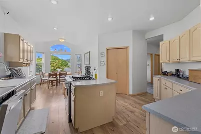 20303 Gardner Court, Burlington, WA 98233 - Photo 10