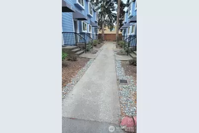 29 146th Avenue SE #C3, Bellevue, WA 98007 - Photo 2