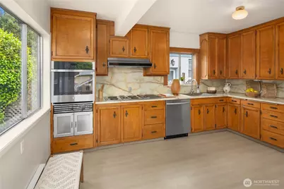 1716 N 43rd Street, Seattle, WA 98103 - Photo 12