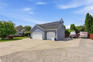 2443 Plateau Dr, East Wenatchee, WA 98802 - Photo 2
