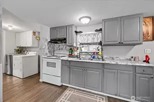 7404 187th St Ct E, Puyallup, WA 98375 - Photo 2