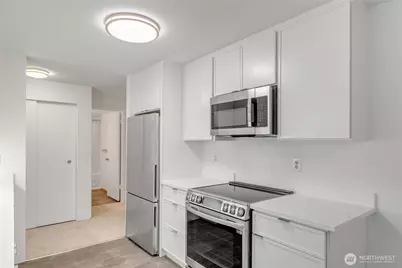 9416 1st Avenue NE #111, Seattle, WA 98115 - Photo 16