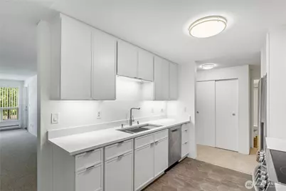 9416 1st Avenue NE #111, Seattle, WA 98115 - Photo 14