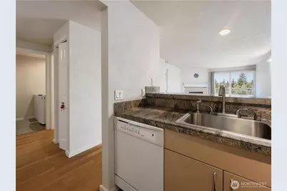 12511 SE 41st Place #A301, Bellevue, WA 98006 - Photo 10