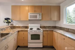 12511 SE 41st Pl, Bellevue, WA 98006 - Photo 4