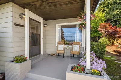 2727 36th Avenue SW, Seattle, WA 98126 - Photo 2