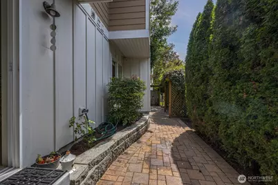 3030 31st Avenue W, Seattle, WA 98199 - Photo 24