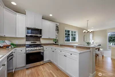 3030 31st Avenue W, Seattle, WA 98199 - Photo 10