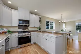 3030 31st Ave W, Seattle, WA 98199 - Photo 10