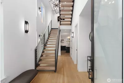 6233 Carleton Avenue S, Seattle, WA 98108 - Photo 2