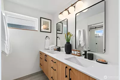 4116 B Burke Avenue N, Seattle, WA 98103 - Photo 12