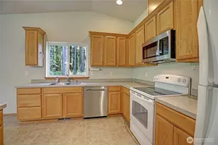 611 SW Camano Dr, Camano Island, WA 98282 - Photo 12