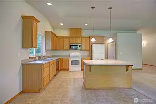 611 SW Camano Dr, Camano Island, WA 98282 - Photo 10