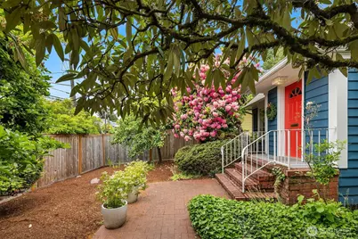 2522 31st Avenue S, Seattle, WA 98144 - Photo 2