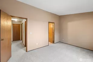 323 SW 112th St, Seattle, WA 98146 - Photo 16