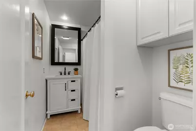 11007 Alton Avenue NE, Seattle, WA 98125 - Photo 14
