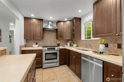11007 Alton Avenue NE, Seattle, WA 98125 - Photo 12