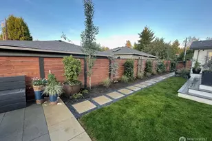 1819 7th St W, Kirkland, WA 98033 - Photo 10