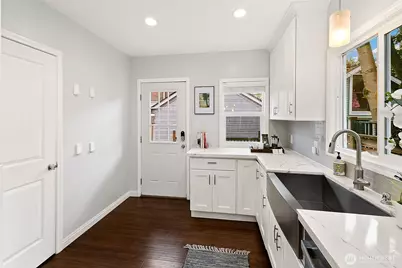 954 19th Avenue E, Seattle, WA 98112 - Photo 10