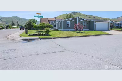 401 Ridgeview Loop Drive, Wenatchee, WA 98801 - Photo 2
