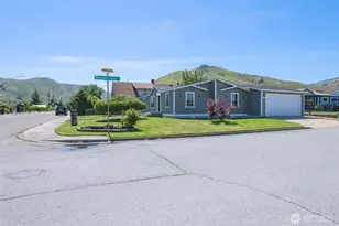 401 Ridgeview Loop Dr, Wenatchee, WA 98801 - Photo 2