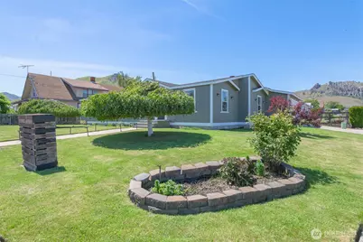 401 Ridgeview Loop Drive, Wenatchee, WA 98801 - Photo 4