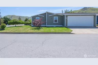 401 Ridgeview Loop Drive, Wenatchee, WA 98801 - Photo 1