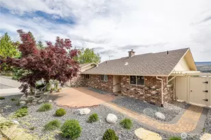 1632 Tanda Ln, Wenatchee, WA 98801 - Photo 2